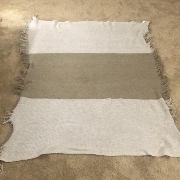 Striped Lightweight blanket - Picture 2 of 6